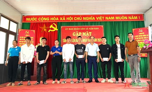 Huyện Mèo Vạc (Hà Giang): Nhiều đảng viên trẻ dân tộc thiểu số hăng hái lên đường nhập ngũ

